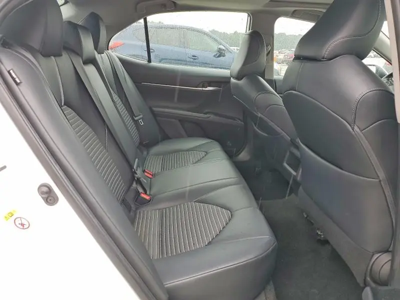 2019 TOYOTA CAMRY SE  