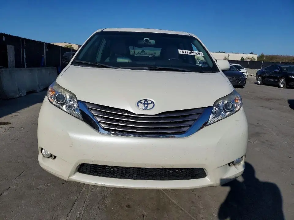 2017 TOYOTA SIENNA XLE 8-PASSENGER  