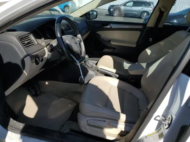 2016 VOLKSWAGEN JETTA SE  