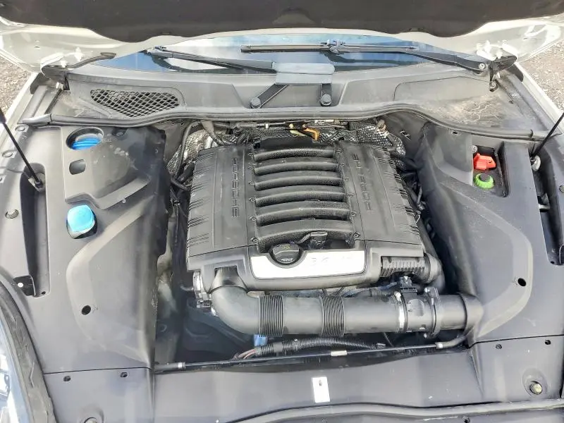 2016 PORSCHE CAYENNE   