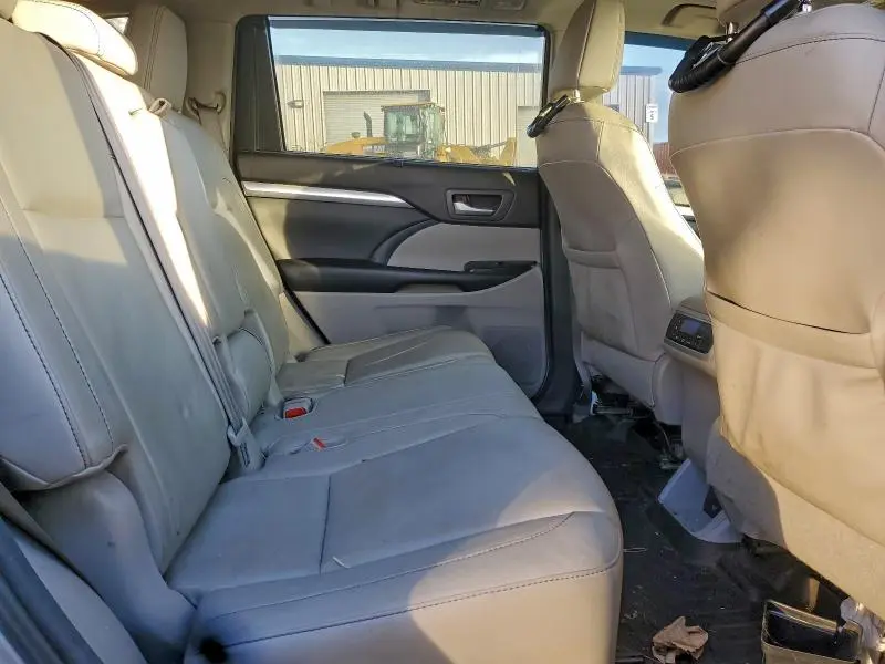 2016 TOYOTA HIGHLANDER XLE  