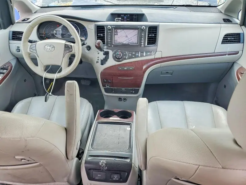 2014 TOYOTA SIENNA XLE 8-PASSENGER  