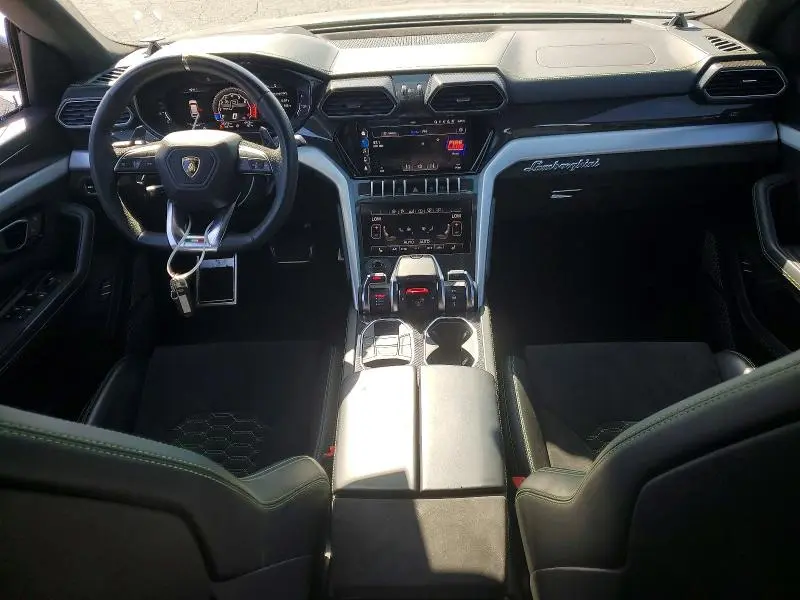2020 LAMBORGHINI URUS   
