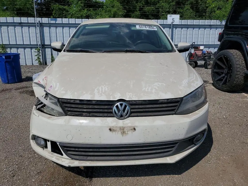 2013 VOLKSWAGEN JETTA SE  