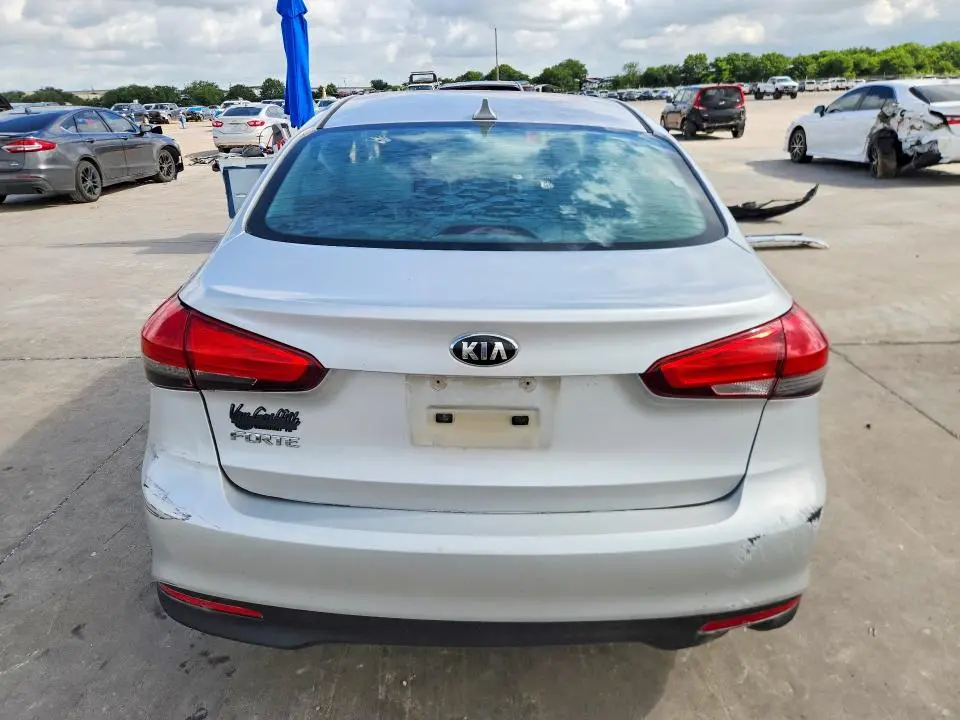 2017 KIA FORTE LX  