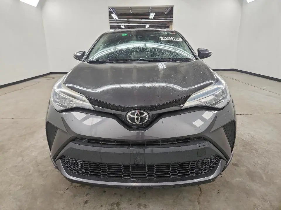 2021 TOYOTA C-HR LE  