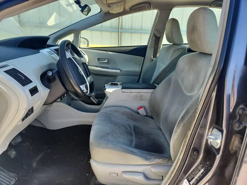 2014 TOYOTA PRIUS V TWO  