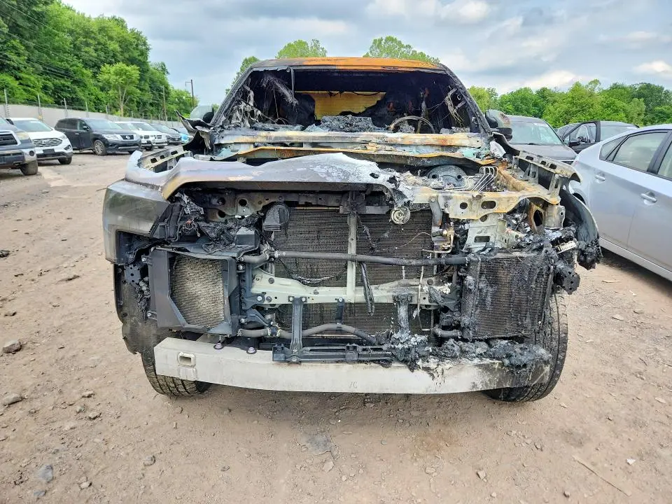 2022 TOYOTA TUNDRA SR5  
