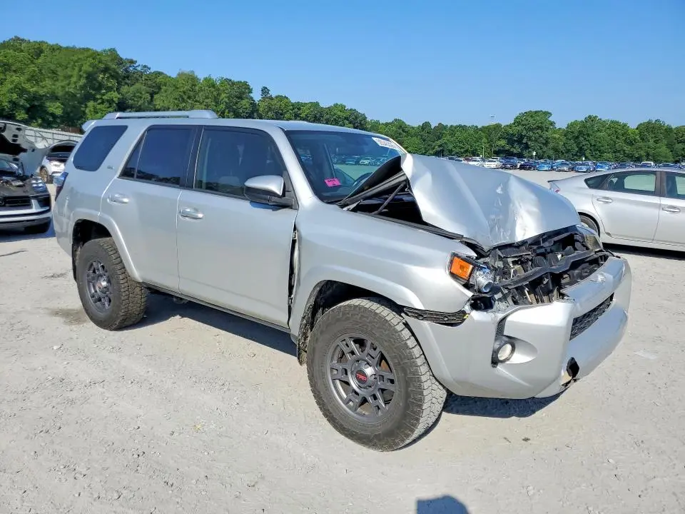 2015 TOYOTA 4RUNNER SR5  