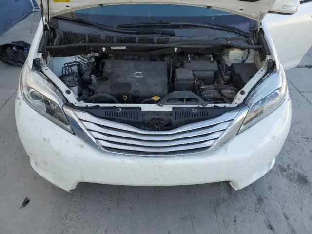 2016 TOYOTA SIENNA XLE  