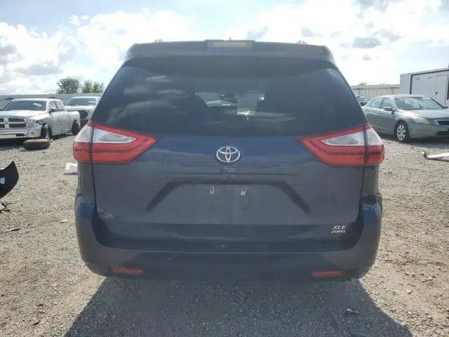 2019 TOYOTA SIENNA XLE  