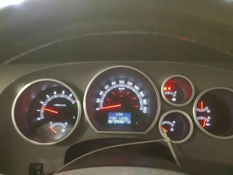 2013 TOYOTA TUNDRA LIMITED V8  