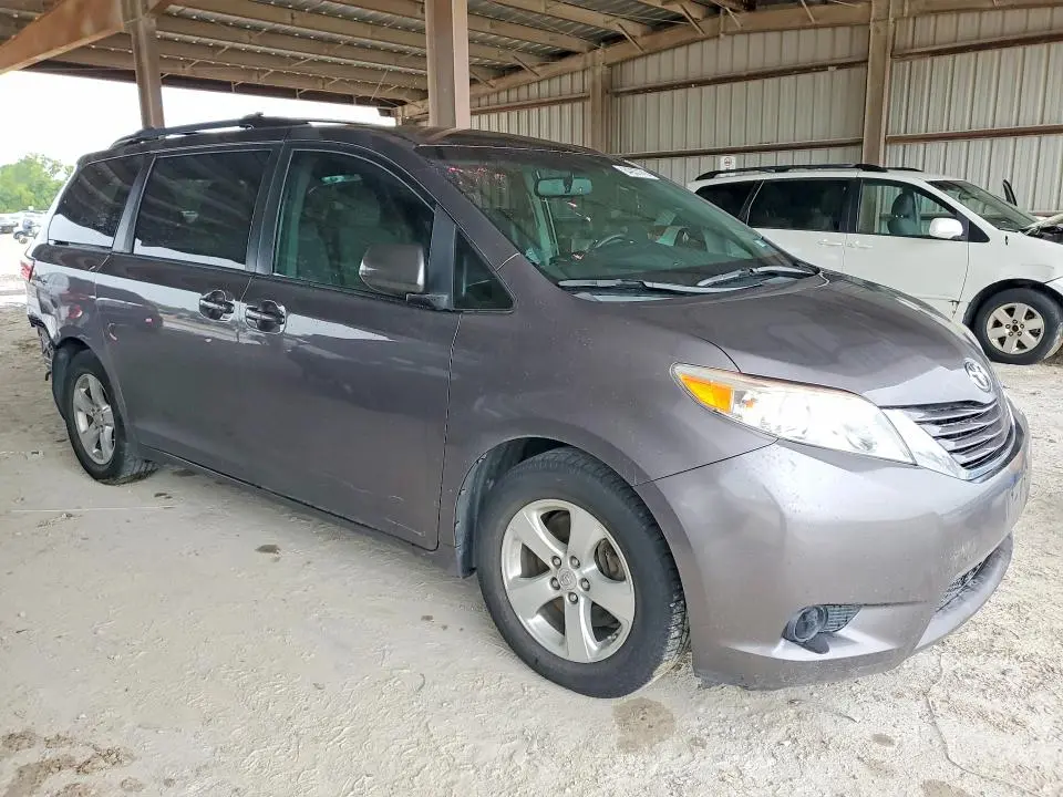2015 TOYOTA SIENNA LE  
