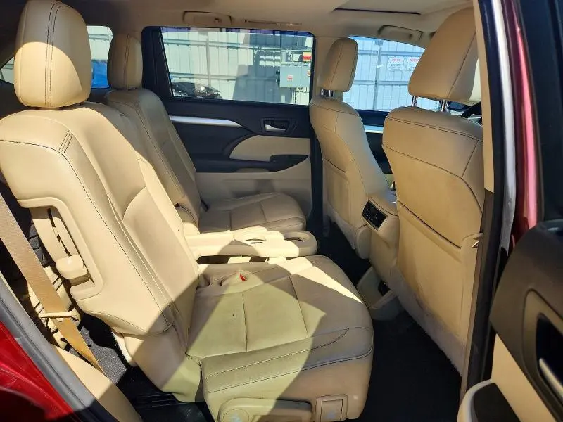 2016 TOYOTA HIGHLANDER XLE  