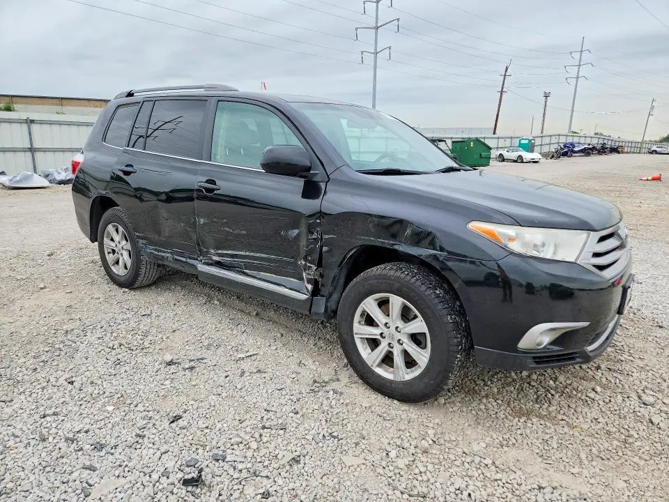 2013 TOYOTA HIGHLANDER SE  