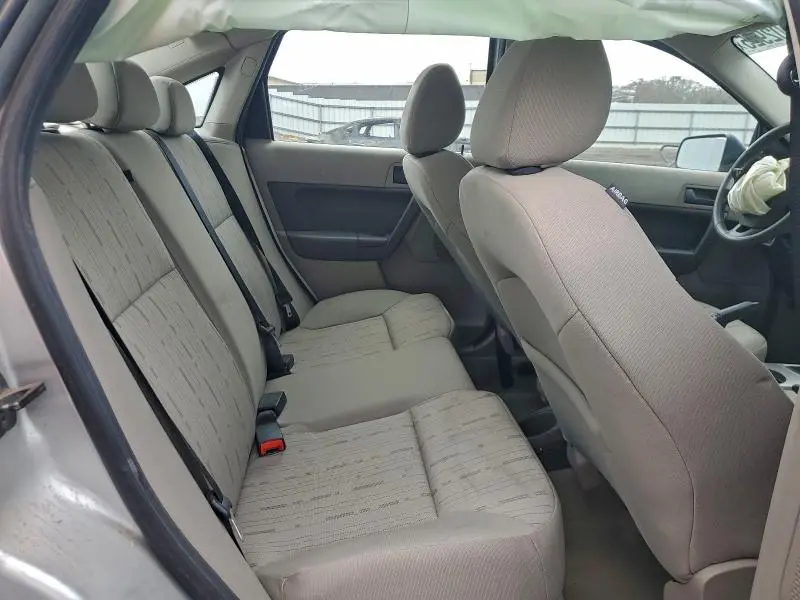 2010 FORD FOCUS SE  