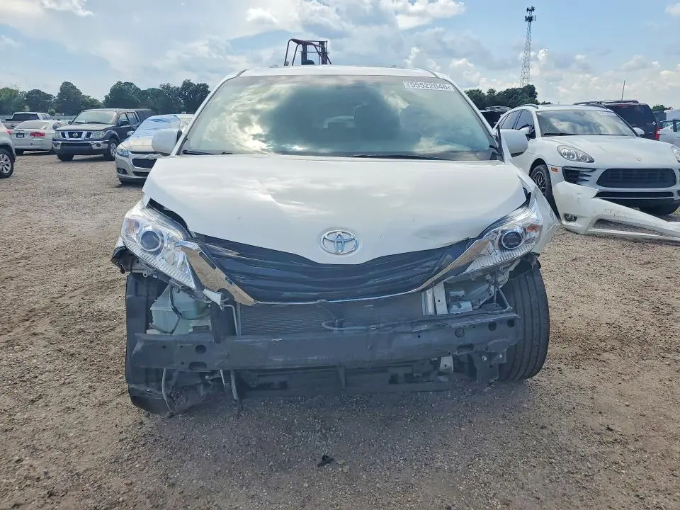 2017 TOYOTA SIENNA XLE 8-PASSENGER  