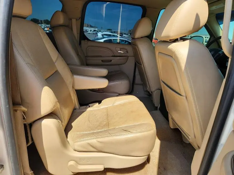 2010 CADILLAC ESCALADE ESV PREMIUM  