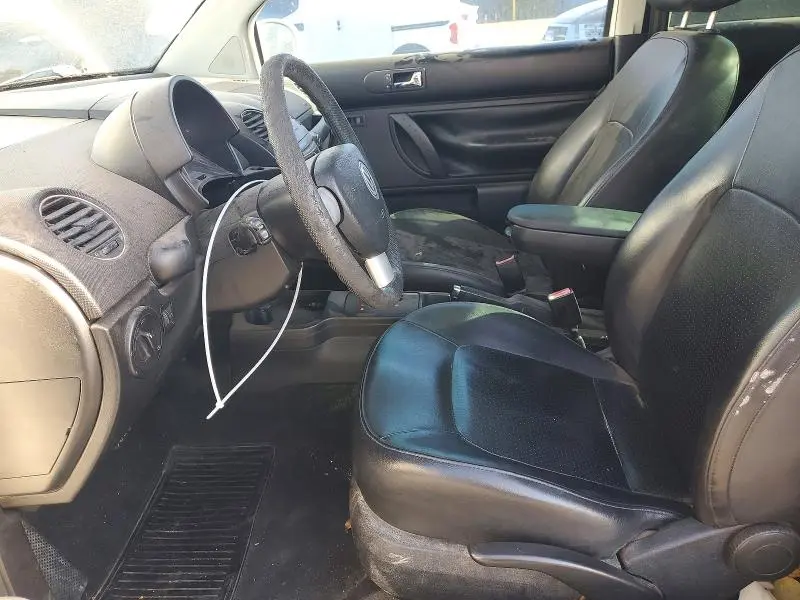 2010 VOLKSWAGEN NEW BEETLE   