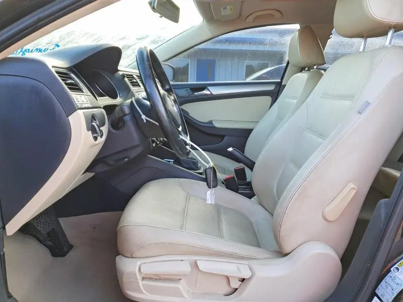 2016 VOLKSWAGEN JETTA SE  
