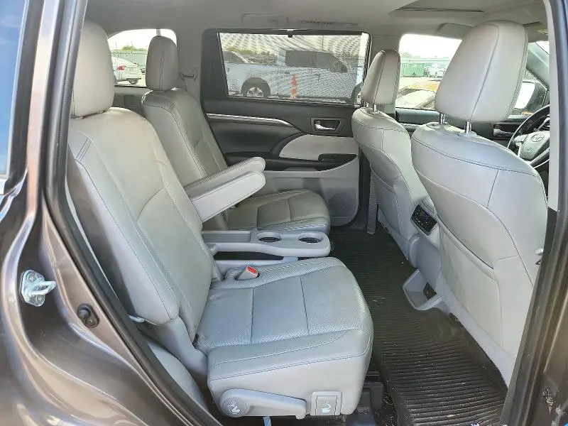 2019 TOYOTA HIGHLANDER XLE  