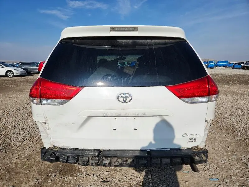 2013 TOYOTA SIENNA XSE 7-PASSENGER  