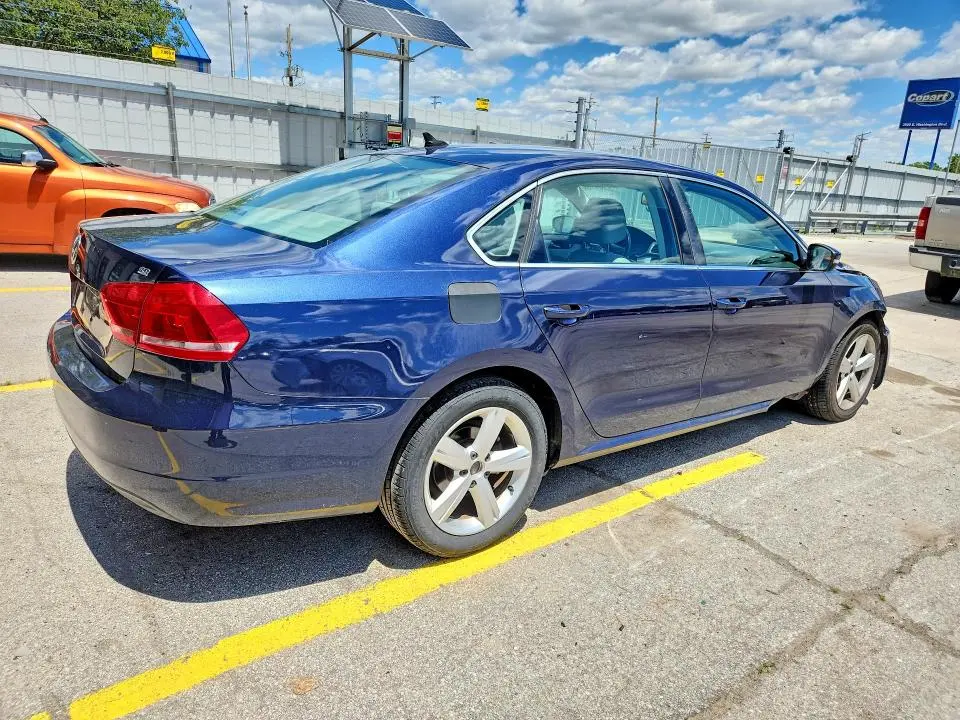 2013 VOLKSWAGEN PASSAT SE  