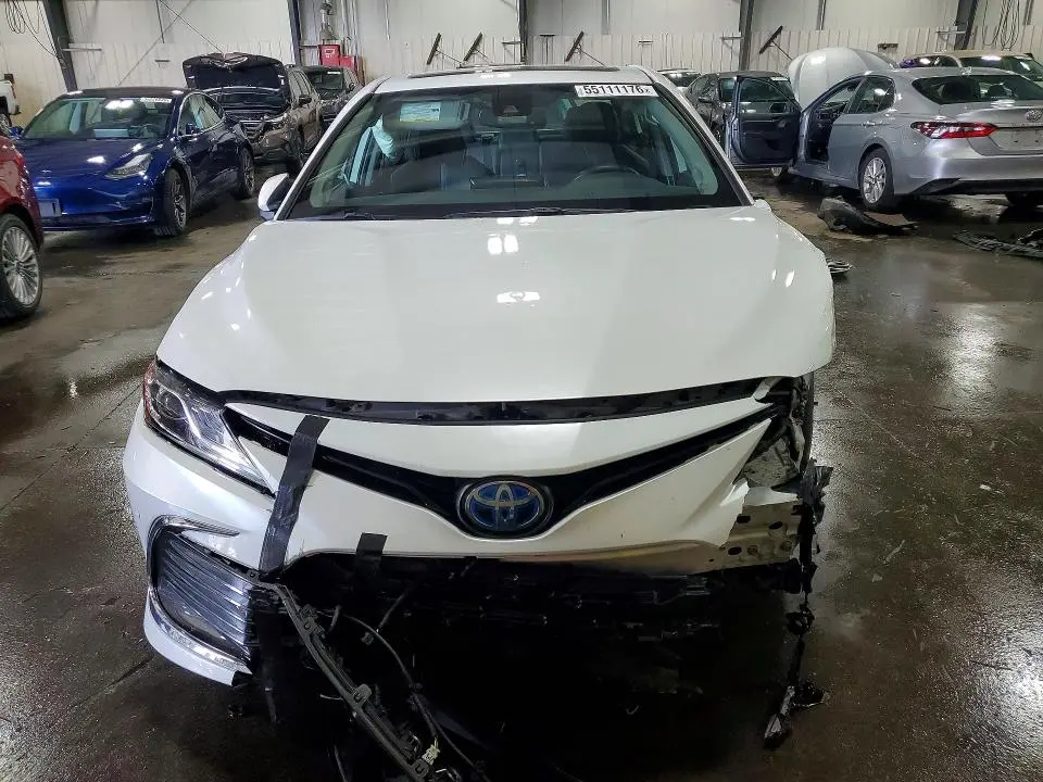 2022 TOYOTA CAMRY XLE  