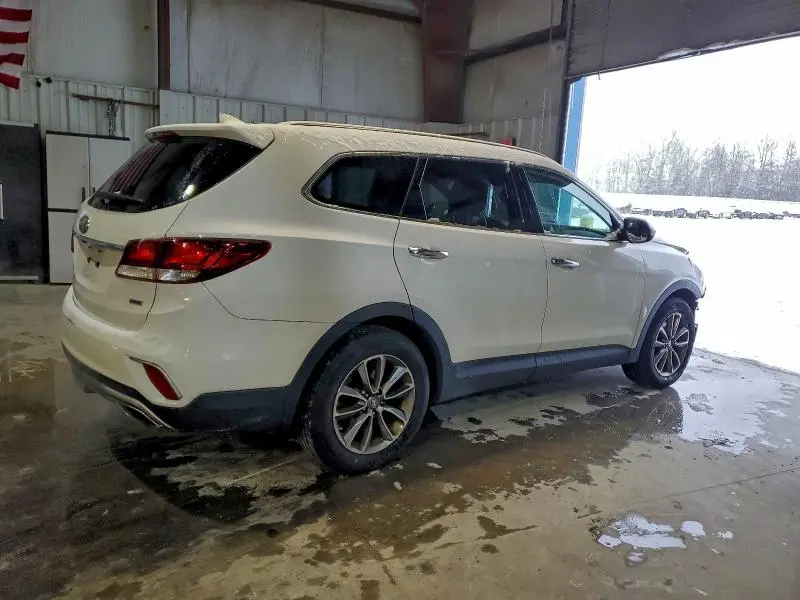 2017 HYUNDAI SANTA FE SE  