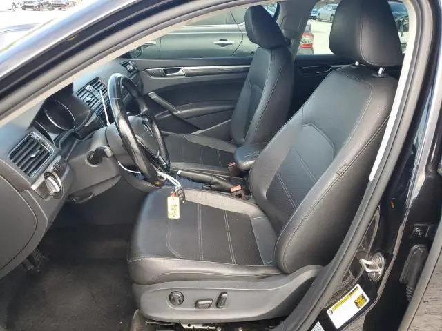 2018 VOLKSWAGEN PASSAT SE  