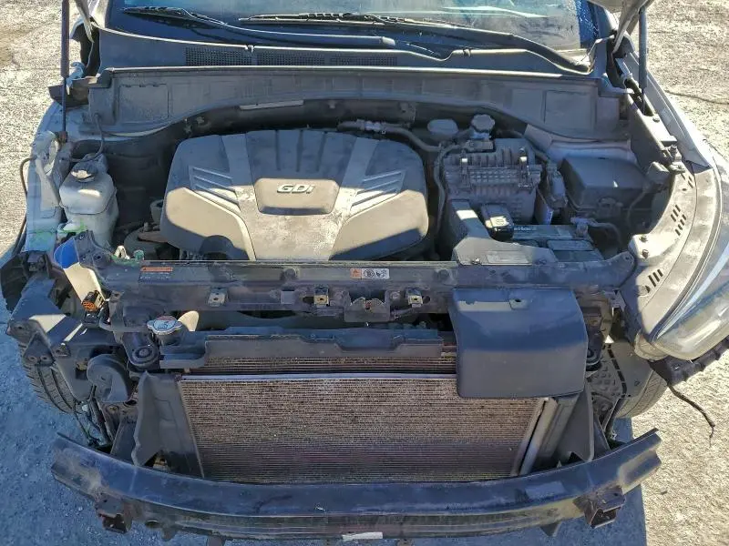 2018 HYUNDAI SANTA FE SE  