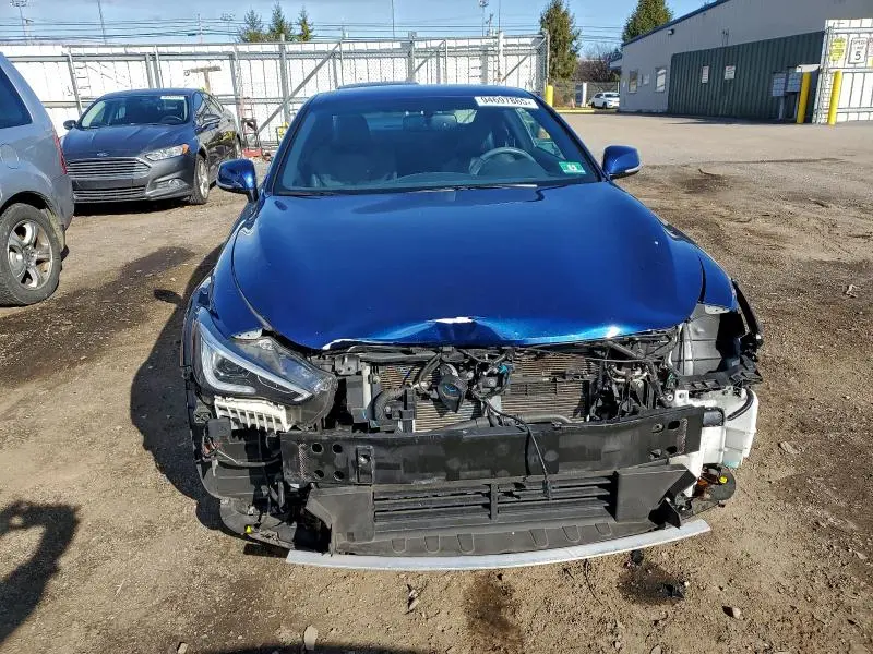 2018 INFINITI Q60 LUXE 300  