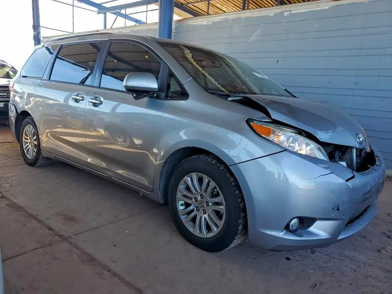 2015 TOYOTA SIENNA XLE  
