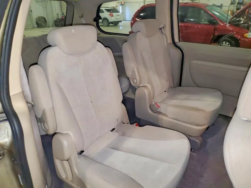 2010 KIA SEDONA BASE  