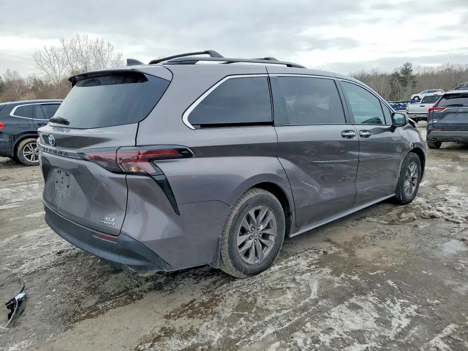 2023 TOYOTA SIENNA XLE 7-PASSENGER  
