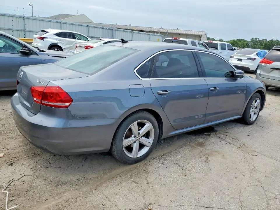 2015 VOLKSWAGEN PASSAT SE  