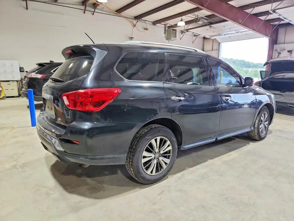 2017 NISSAN PATHFINDER SL  