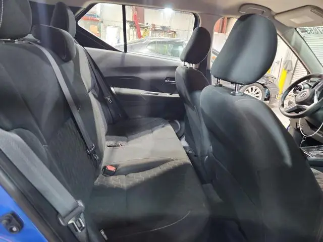 2021 NISSAN KICKS SV  