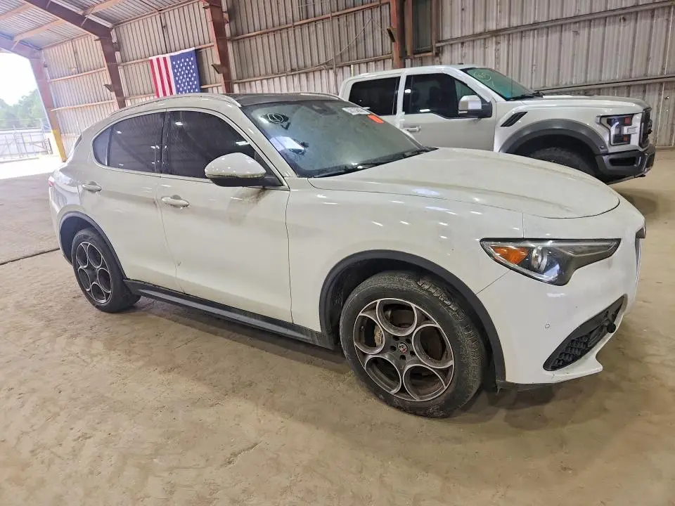2018 ALFA ROMEO STELVIO   