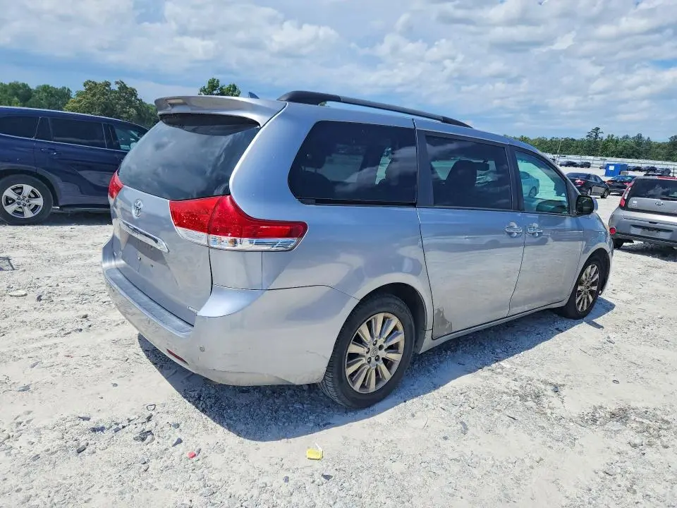 2011 TOYOTA SIENNA LIMITED 7-PASSENGER  