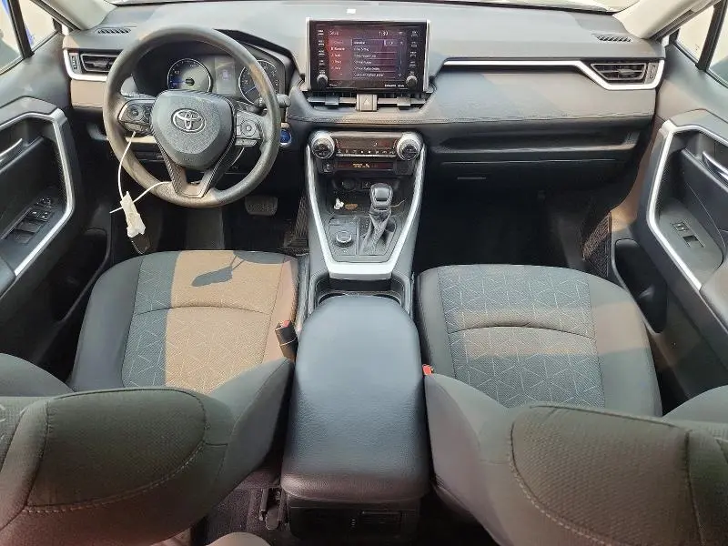 2021 TOYOTA RAV4 XLE  