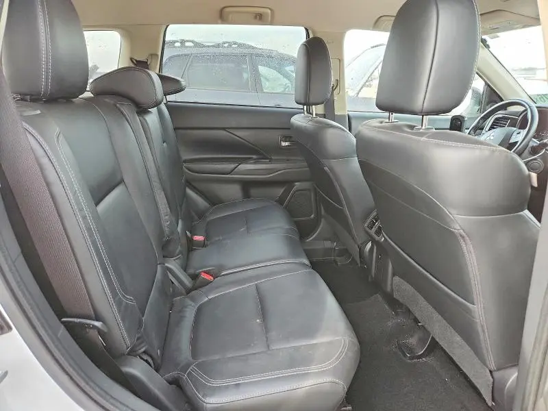 2019 MITSUBISHI OUTLANDER SE  
