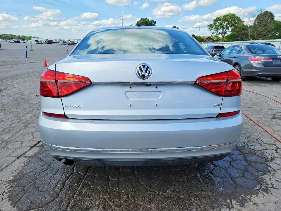 2016 VOLKSWAGEN PASSAT S  