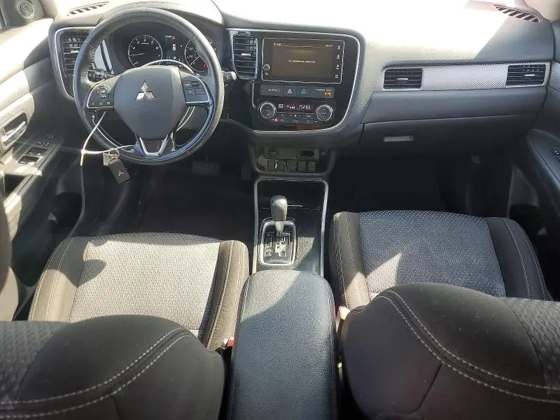 2018 MITSUBISHI OUTLANDER SE  