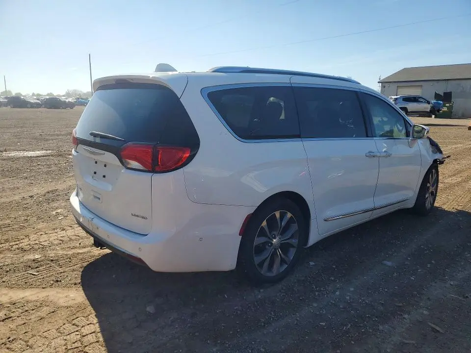 2017 CHRYSLER PACIFICA LIMITED  