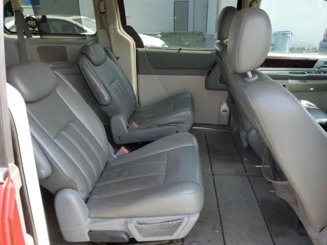 2010 CHRYSLER TOWN & COUNTRY TOURING  