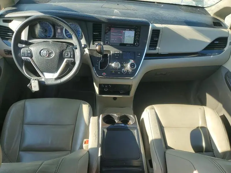 2018 TOYOTA SIENNA   