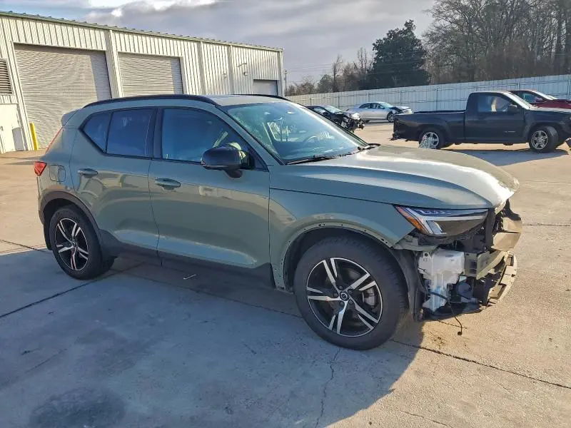 2023 VOLVO XC40 PLUS  