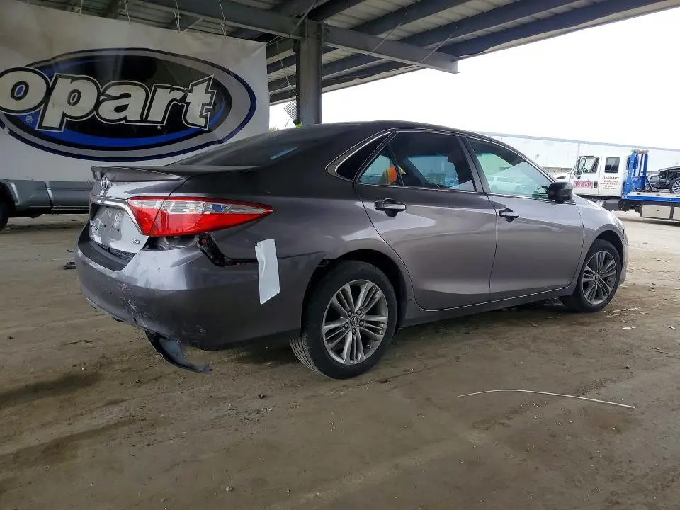 2017 TOYOTA CAMRY SE  
