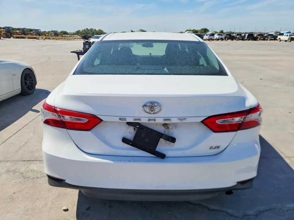 2018 TOYOTA CAMRY LE  
